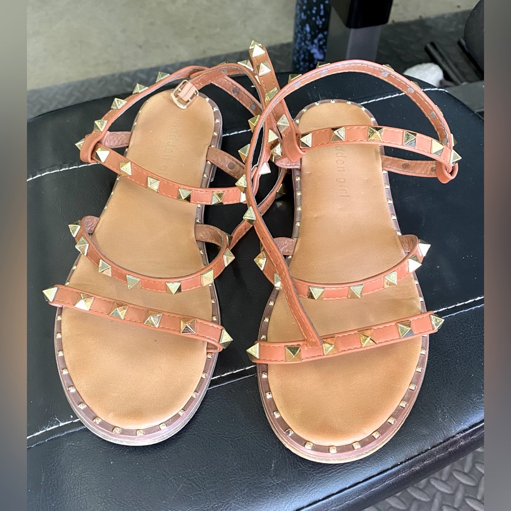 GENTLY LOVED Madden Girl Fairway Studded Strappy Sandals women’s size 7